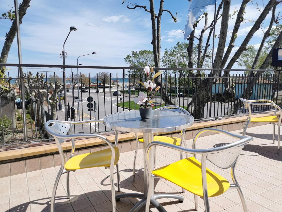 רימיני Hotel Ideale Young People Under 40 מראה חיצוני תמונה