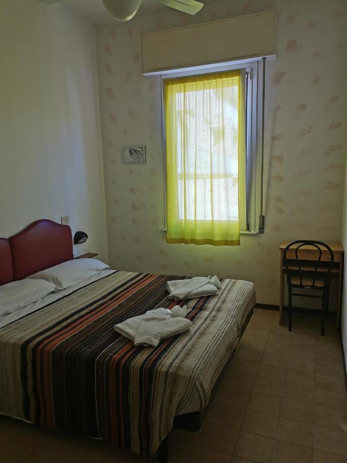 רימיני Hotel Ideale Young People Under 40 מראה חיצוני תמונה