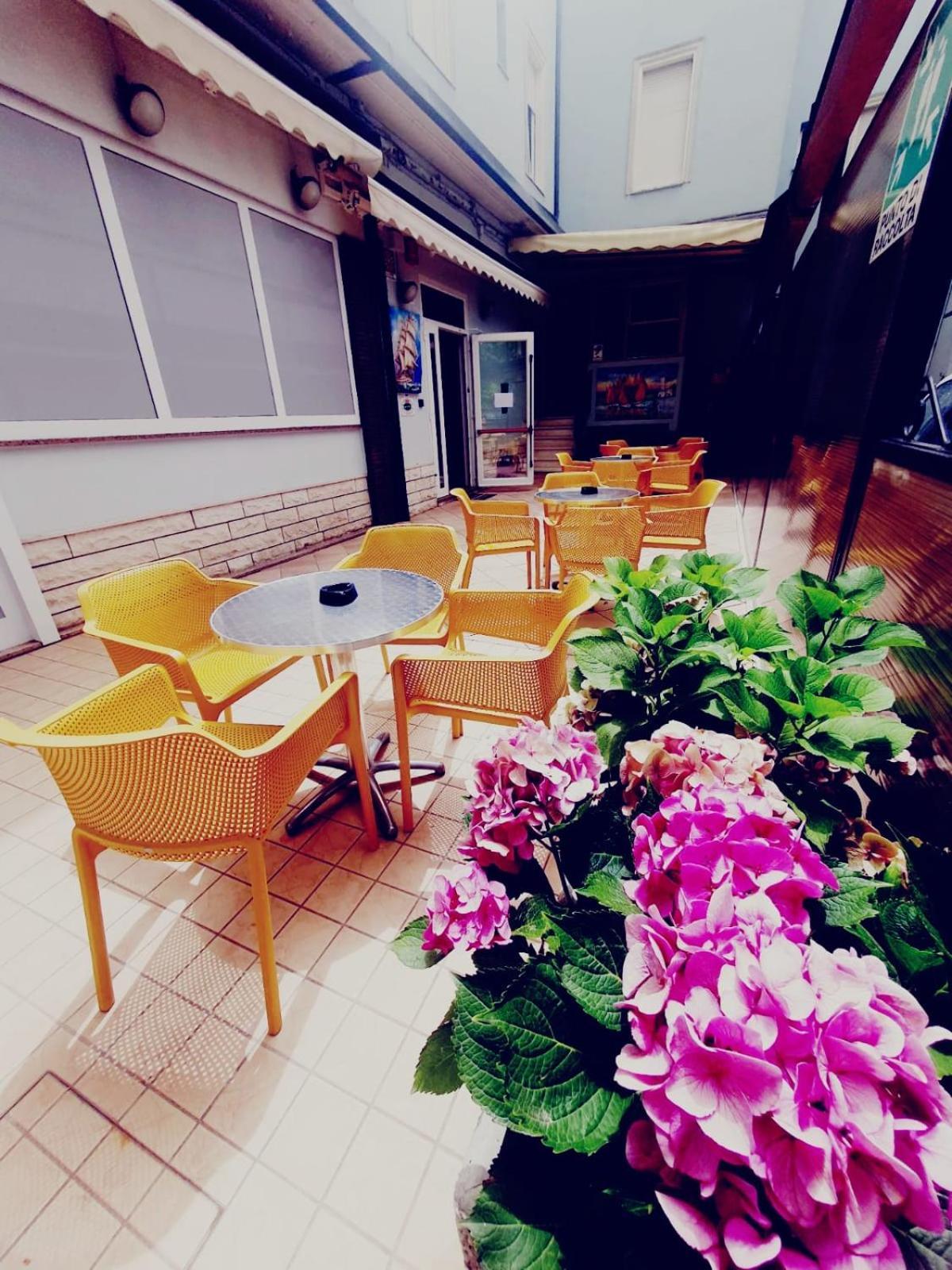 רימיני Hotel Ideale Young People Under 40 מראה חיצוני תמונה