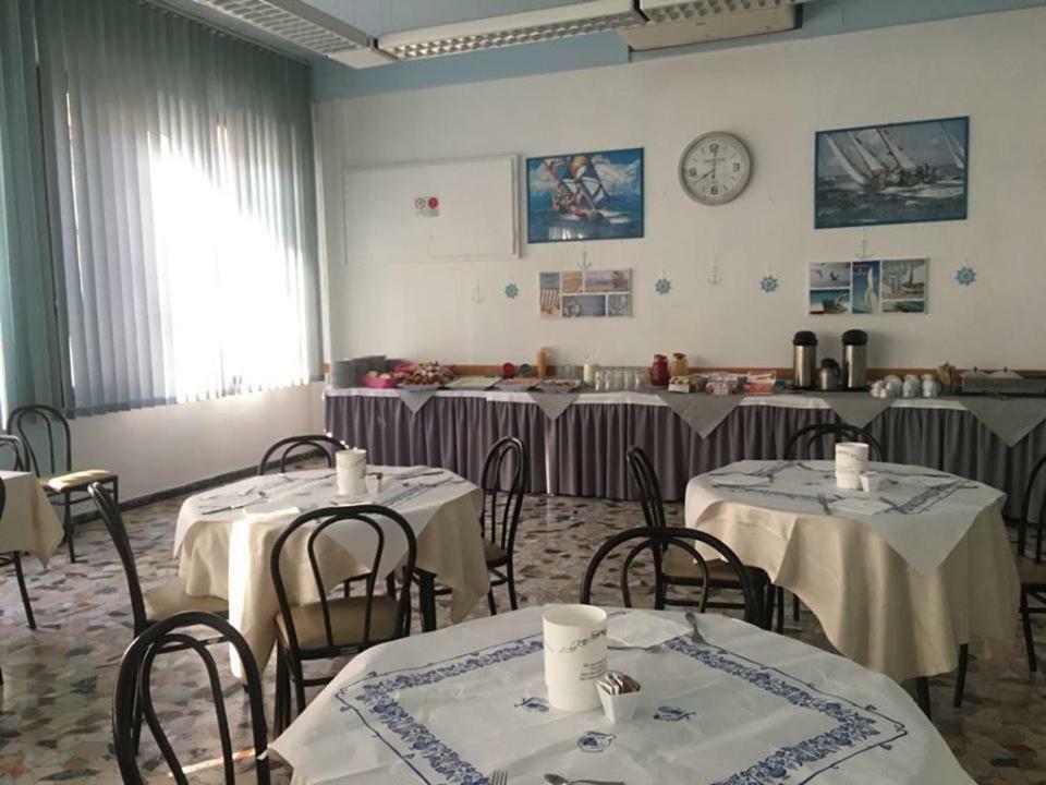 רימיני Hotel Ideale Young People Under 40 מראה חיצוני תמונה