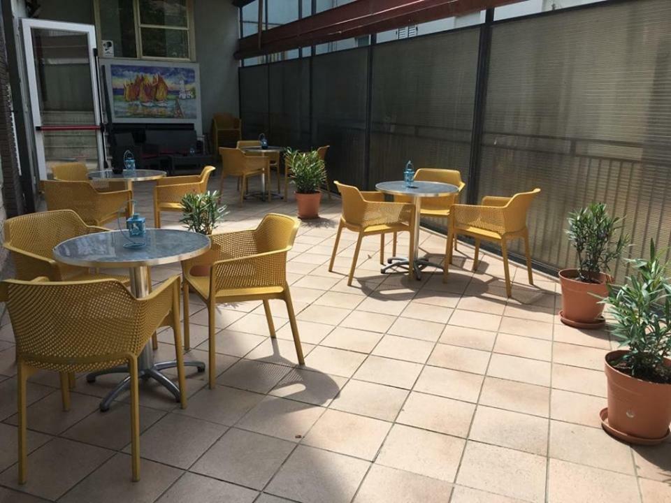 רימיני Hotel Ideale Young People Under 40 מראה חיצוני תמונה